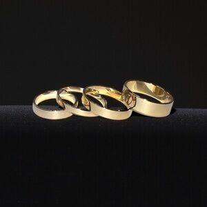 Elegant Gold Band Ring Set